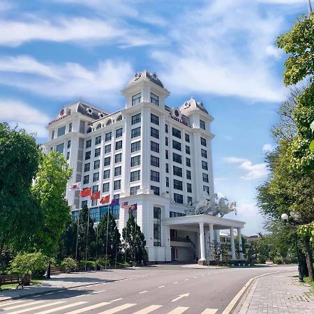 เวสต์เลก โฮเต็ล แอนด์ รีสอร์ต วิง ฟุก Hotel Vinh Yen ภายนอก รูปภาพ