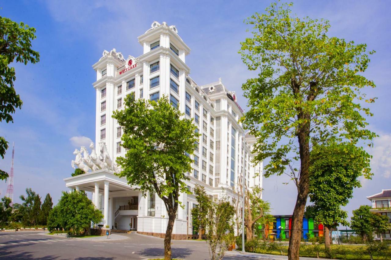 เวสต์เลก โฮเต็ล แอนด์ รีสอร์ต วิง ฟุก Hotel Vinh Yen ภายนอก รูปภาพ