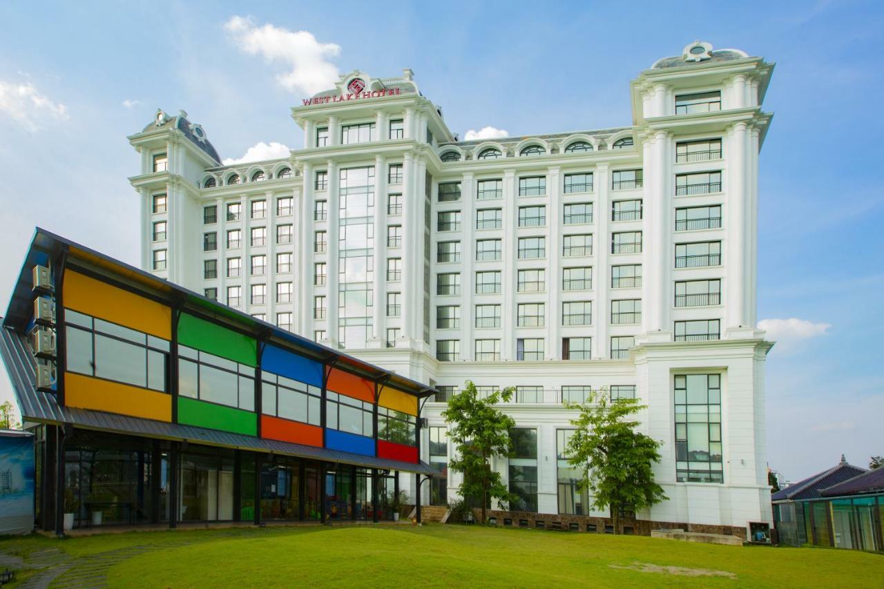 เวสต์เลก โฮเต็ล แอนด์ รีสอร์ต วิง ฟุก Hotel Vinh Yen ภายนอก รูปภาพ